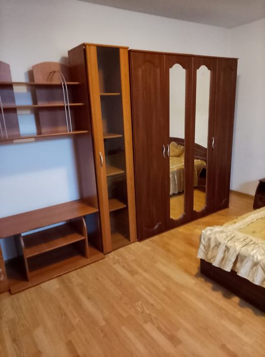 Închiriez garsoniera