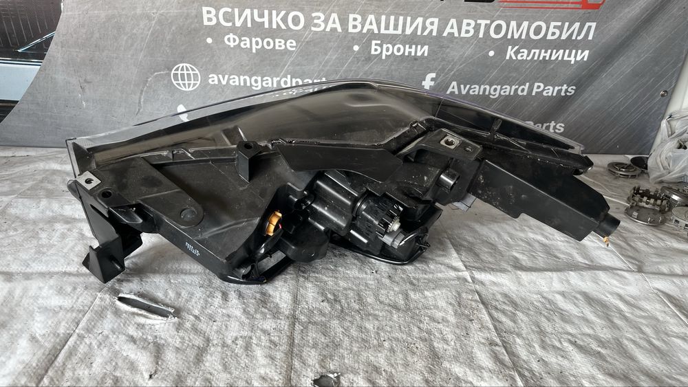 3 броя десен и 1 брой ляв фар Mazda CX-5 2017-