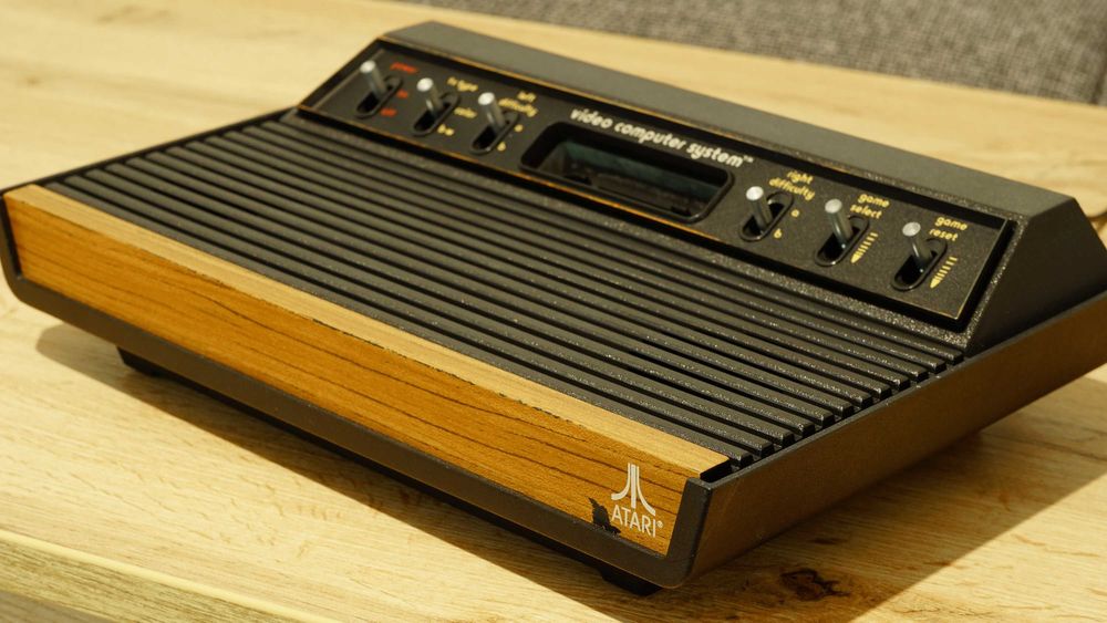 Consola jocuri Atari 2600 "light sixer" - originala