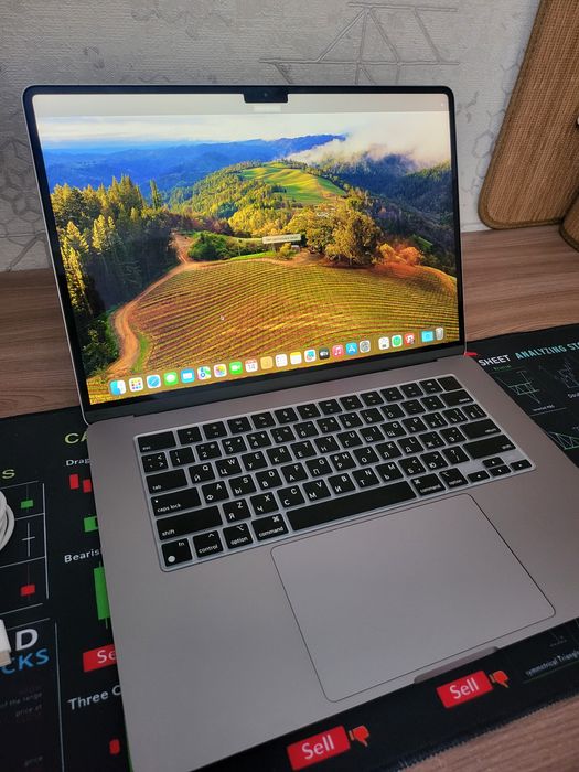 Macbook air m2, (15,3 экран)