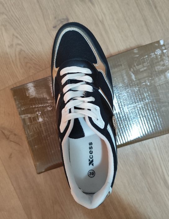 Дамски стилни маратонки