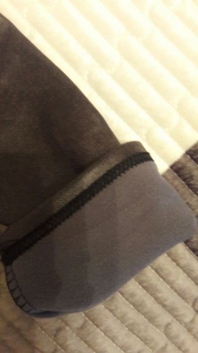 Серые кожанные брюки