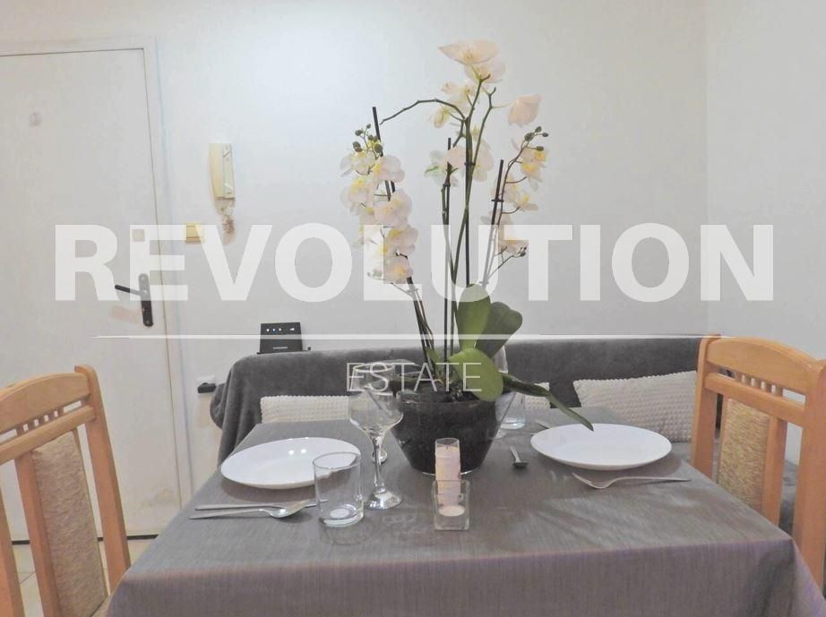 Дава се под наем Двустаен апартамент в Варна, Център - 30 кв.м за 400 € - Снимка #1