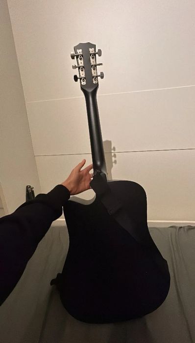 Продавам Акустична Китара
