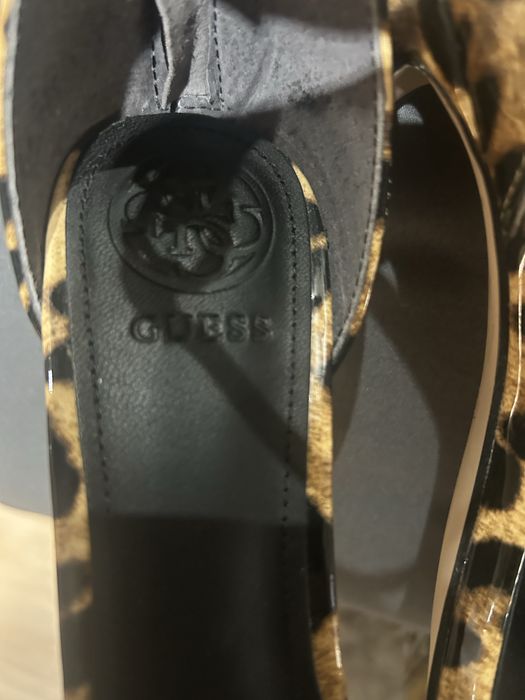 Страхотен сандал на Guess 37