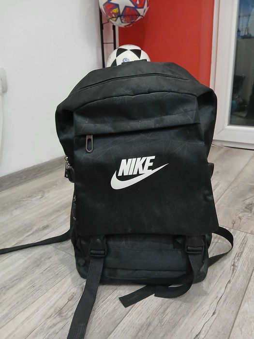 Футболни стоножки и бутонки