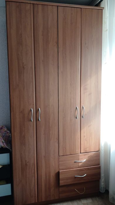 Шкаф коричневый