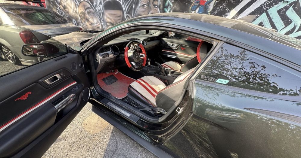 Ford Mustang 2.3 EcoBoost — Дерзкий, Мощный, Готов к дороге!