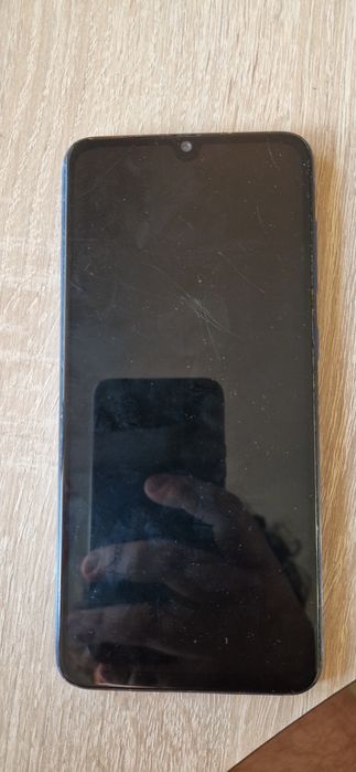 3 Samsung телефона - А12, А20е, А70