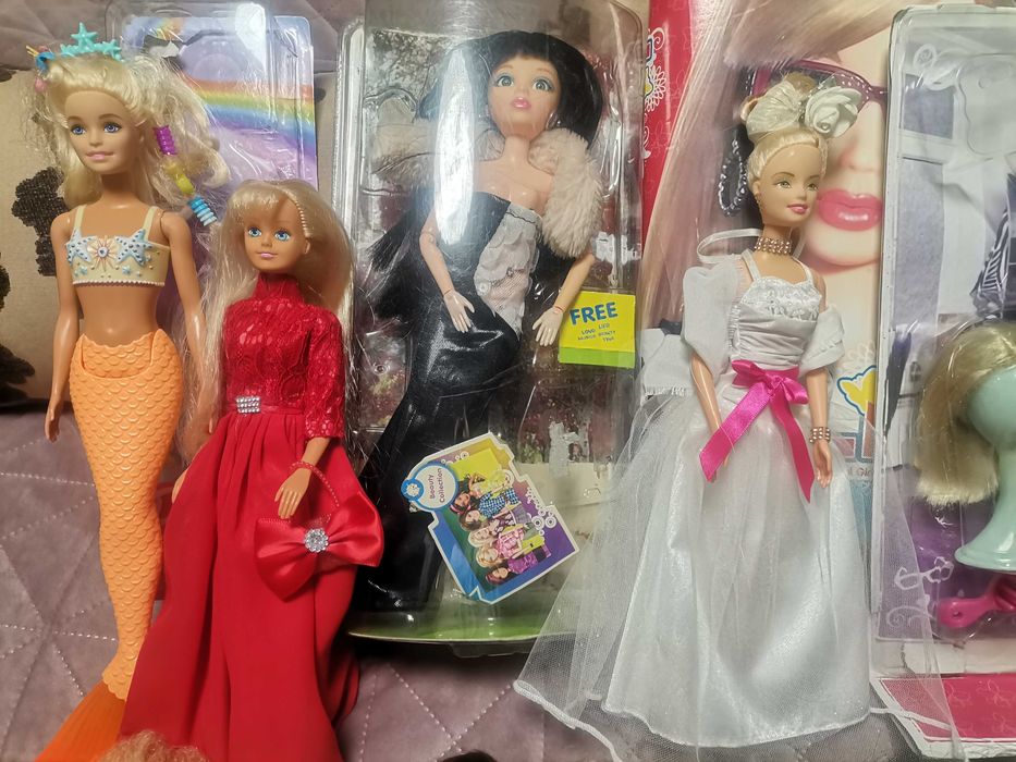 ОГРОМЕН ЛОТ!!! 18 кукли Барби, Синди, Лив и др. + над 30 бр аксесоари