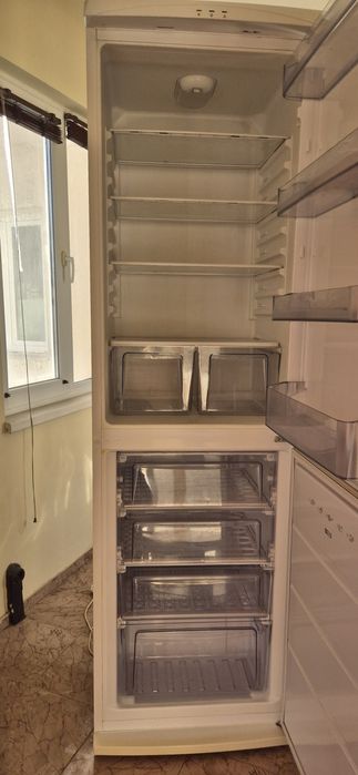 Продавам хладилник с долен фризер "Финлукс"