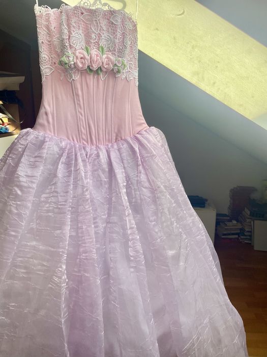 Rochie mireasa deosebita roz- lila organza si broderie
