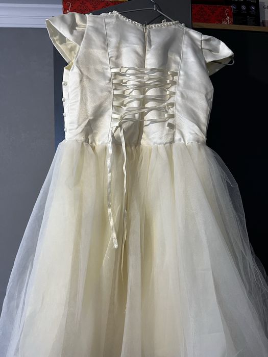 Продам платье нарядное ,