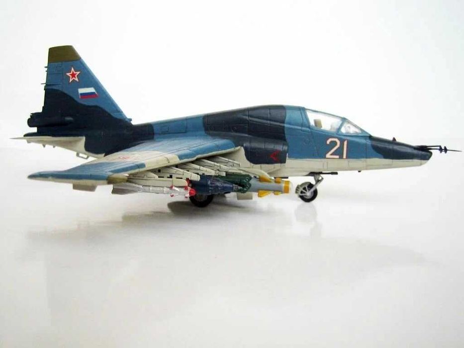 Сборная модель самолета Су-39 (Звезда, 1/72)