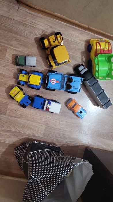 Продам машинки ..