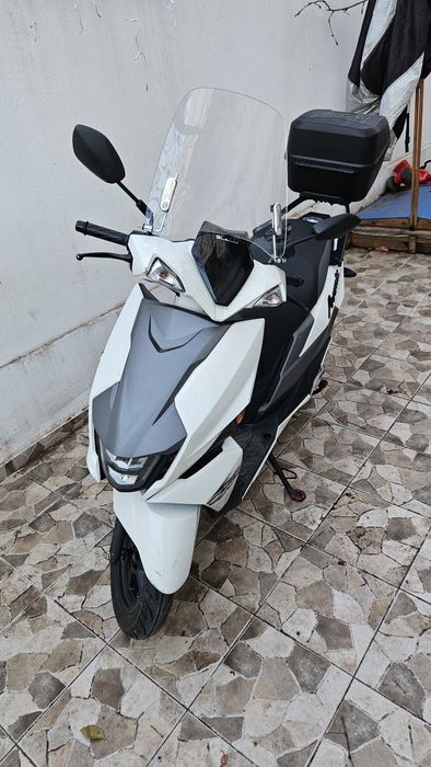 Vand scuter Suzuki Avenis 125 cmc, permis categoria B + cursuri