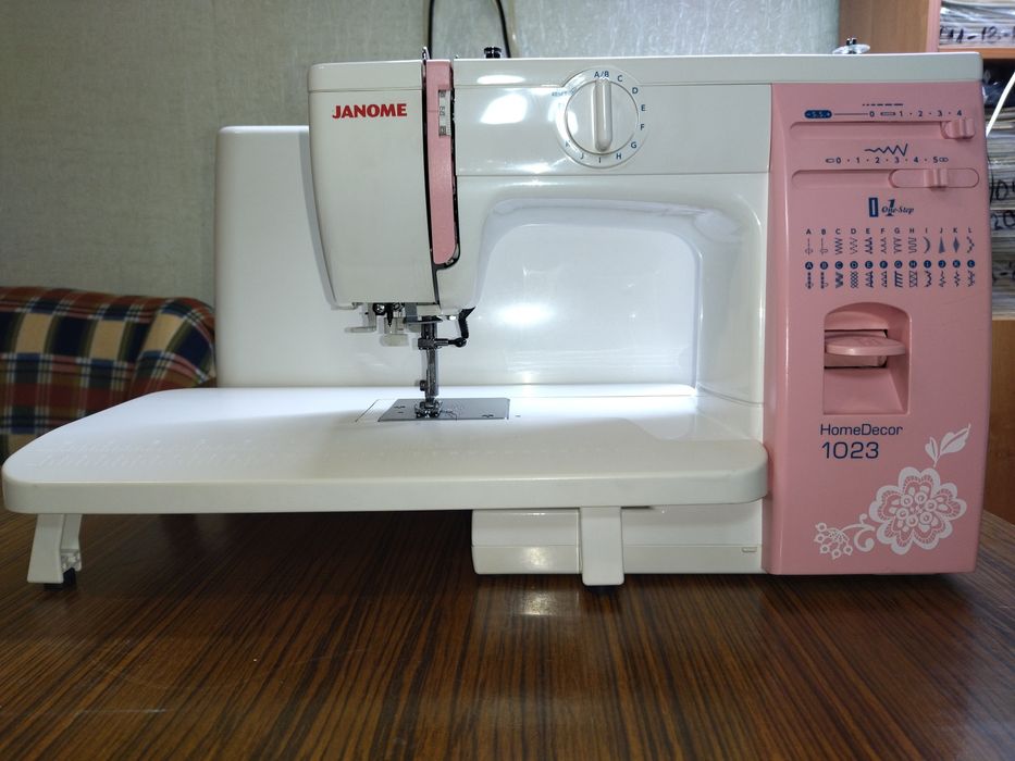 Продам швейную машину Janome Home Decor 1023