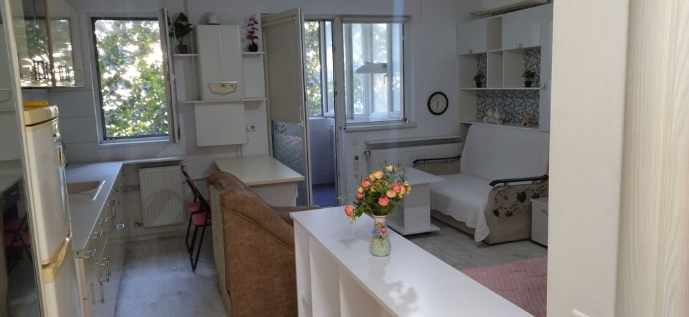 Închiriez  garsonieră 34 mp 350 e