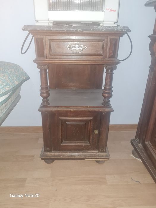 Vând mobila veche sculptata