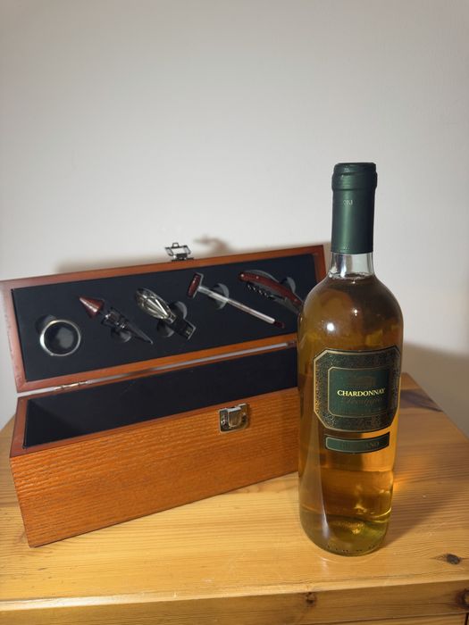 Set cadou vin cutie lemn masiv accesorii sommelier stare f buna
