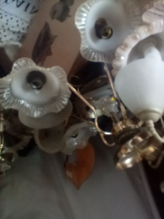 Срочно продам люстры