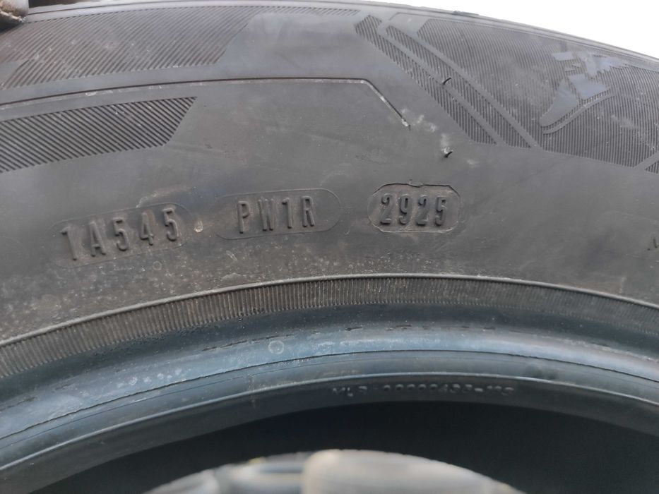 2бр Зимни гуми 235 60 18 - Goodyear - DOT 2025