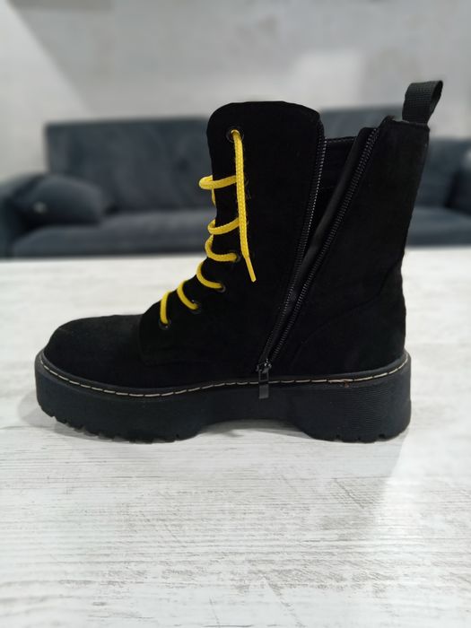 Продавам дамски боти