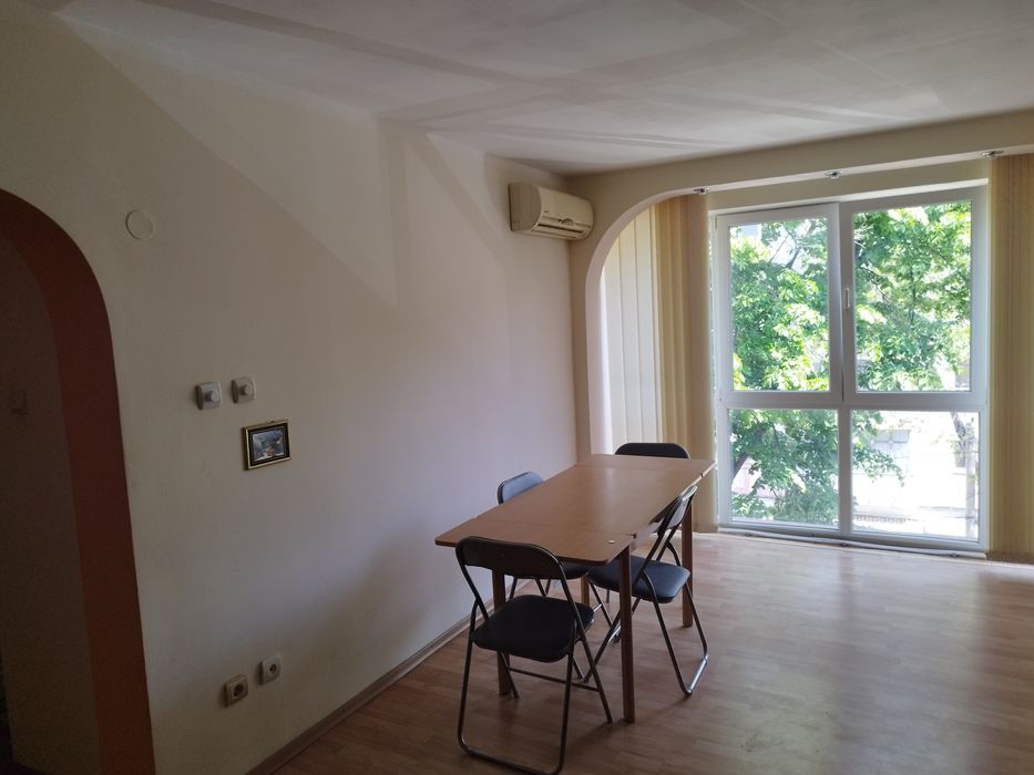 închiriez apartament 100mp utili