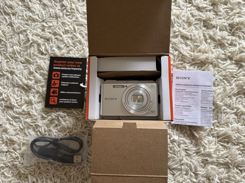 Camera compacta premium Sony w830 noua