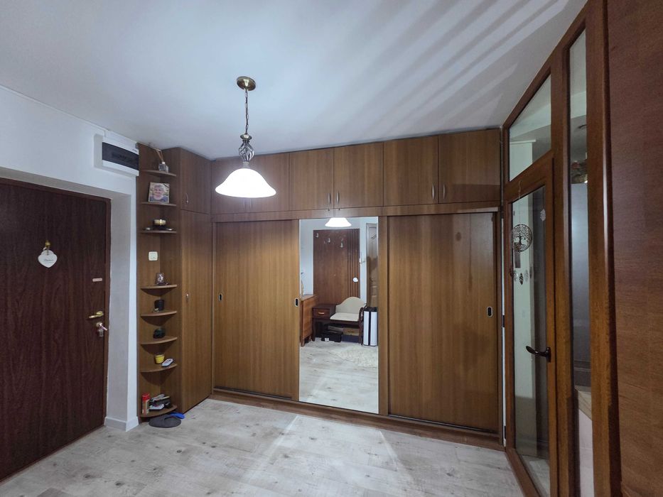 Inchiriez garsonieră modernă Str. Năsăud 6 | Etaj 2 | Renovată recent | Loc Parcare | 430 €