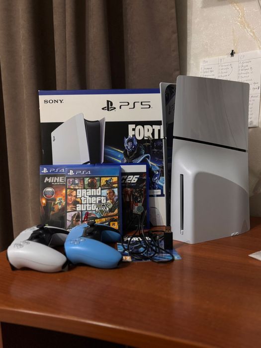 PS5 slim 1TB + игры + 2 джойстика