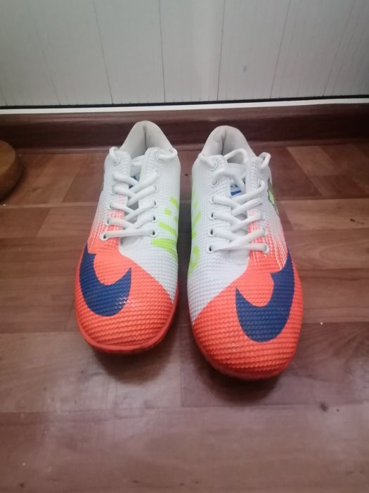 Продам бутсы сороконожки