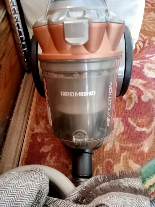 Продам пылесос без щотки.