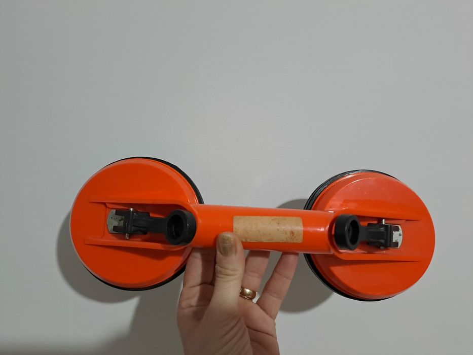 Ventuza pentru manipulat sticla