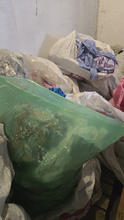 Продавам дрехи втора употреба