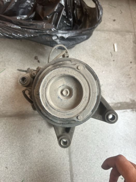 Компрессор кондиционера 1jz