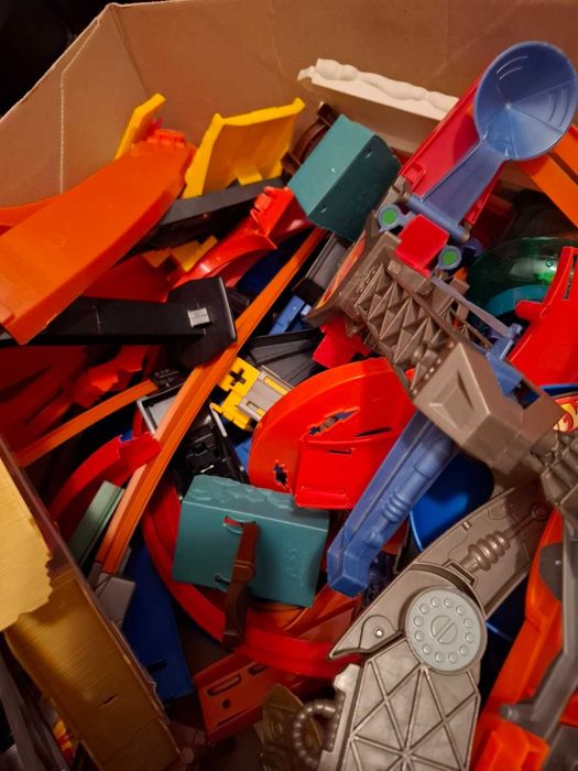 Писти и части от писти Hot Wheels, 100€