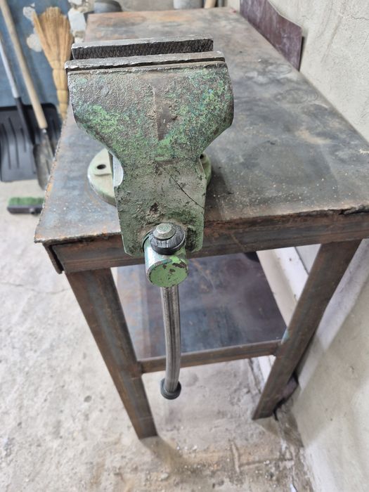 Продам Тиски хорошие