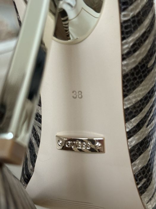 Дамски обувки Guess