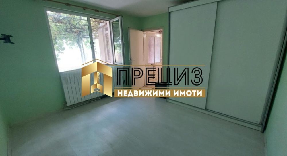 Продажба Къща гр. Шумен - Басейна 40m² и двор 80m²