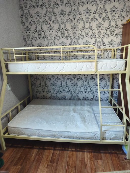 Двухъярусная кровать