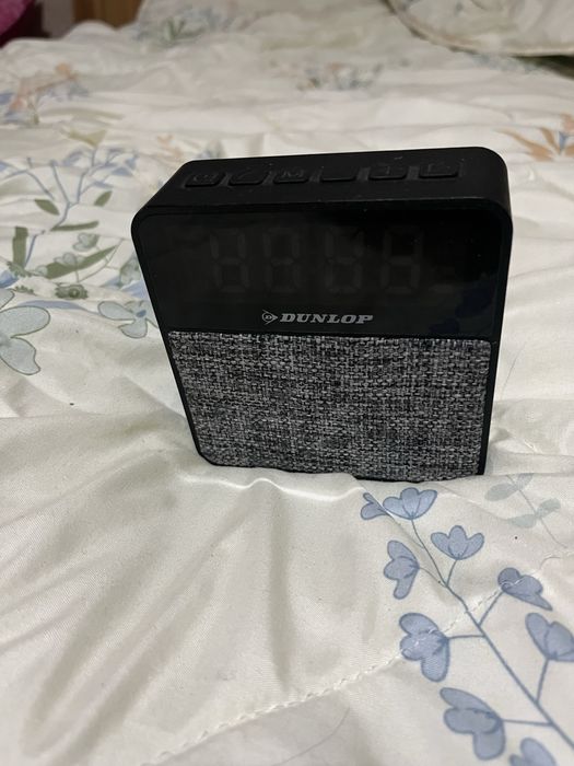 Boxa cu ceas si alarma