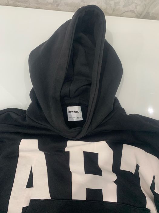 Кофта ART от фирмы BERSHKA