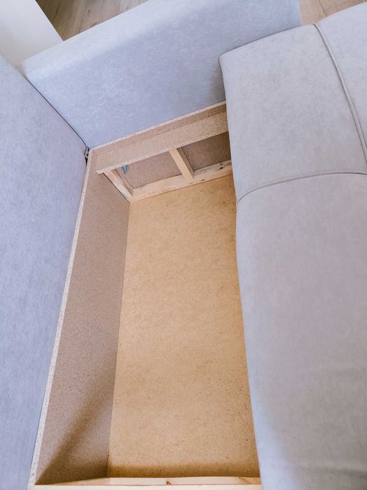 Диван, 1 мес. назад куплен