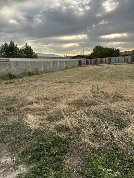 Дворно място УПИ парцел