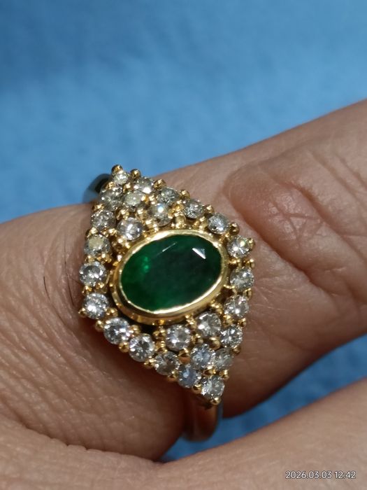 Vind inel din aur 18kt cu smarald si diamante