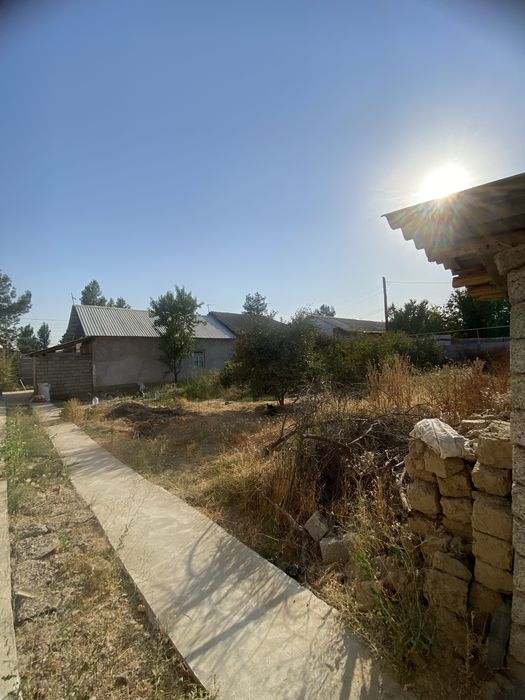 Srochna uy yer sotiladi yangibozor parkent yo’nalishida yo’l yuzida