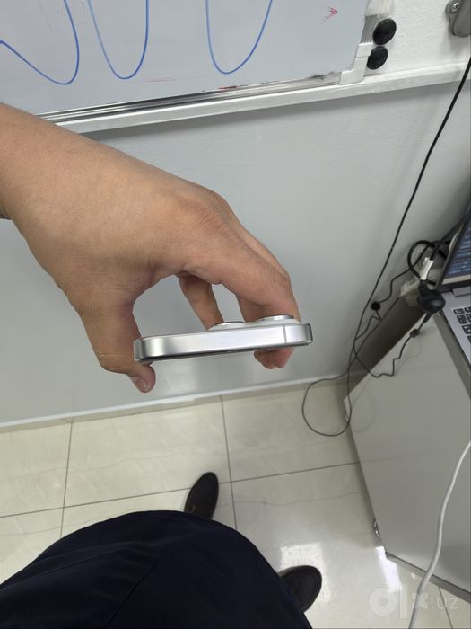 Iphone 16 pro  region LLA