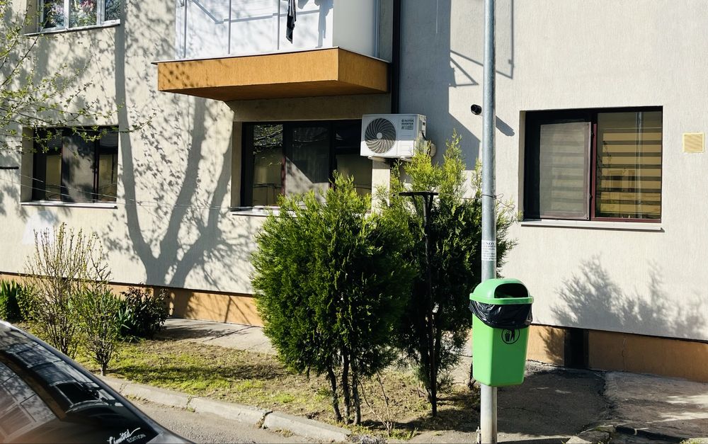 Vand apartament cu 2 camere etaj parter