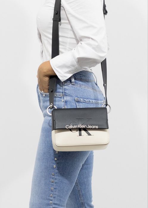 Оригинална Calvin Klein Jeans crossbody чанта | black & white | като нова
